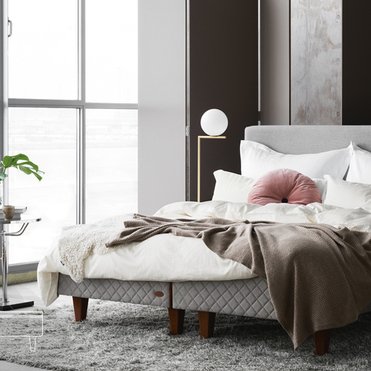 Hochebene 4300 (2900) x 2840 mit Kleiderschränken darunter 1