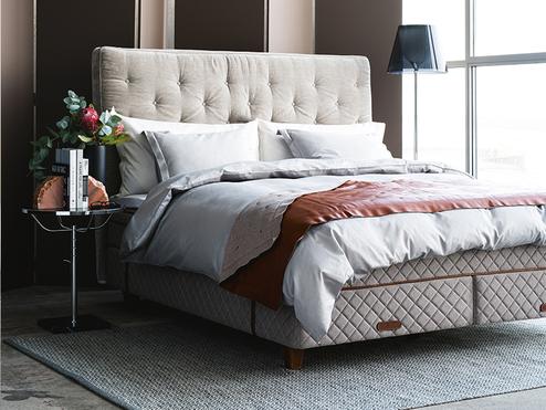 Duxiana 8008 mit Kopfteil Royal